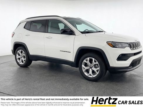 Used 2025 Jeep Compass Latitude AWD/4WD image 1