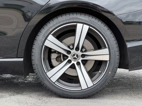 Used 2025 Mercedes-Benz C 300 4MATIC Sedan image 3