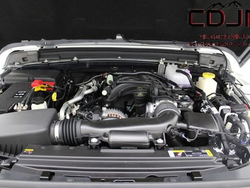 Used 2023 Jeep Gladiator Rubicon w/ Cold Weather Group image 10