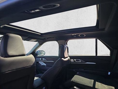 New 2026 Ford Explorer Platinum image 13