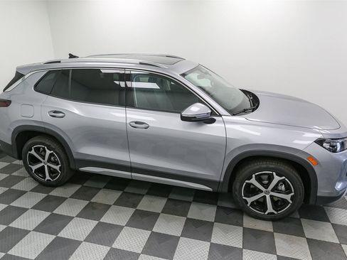 Used 2025 Volkswagen Tiguan SE w/ Panoramic Sunroof Package AWD/4WD image 6