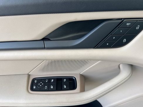 Used 2022 Porsche Taycan image 14