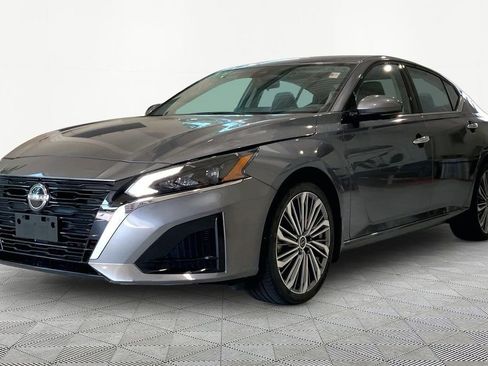 Used 2024 Nissan Altima 2.5 SL AWD/4WD image 3