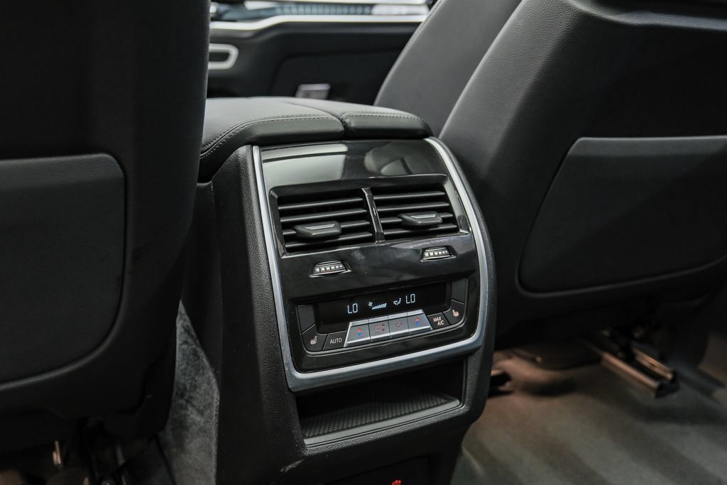 Used 2025 BMW X7 xDrive40i AWD/4WD image 44