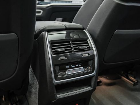 Used 2025 BMW X7 xDrive40i AWD/4WD image 44