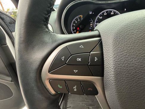 Used 2019 Jeep Grand Cherokee Altitude AWD/4WD image 14