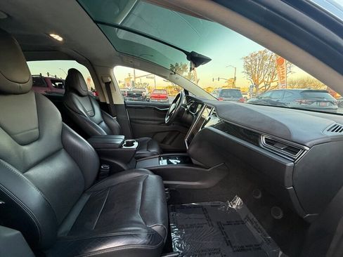 Used 2017 Tesla Model X 90D image 38