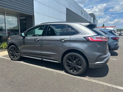 Used 2022 Ford Edge SE w/ Black Appearance Package AWD/4WD image 2