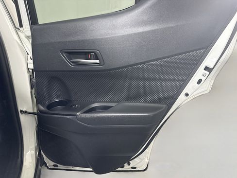 Used 2019 Toyota C-HR LE FWD image 27