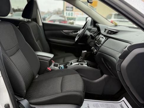 Used 2018 Nissan Rogue SV image 10