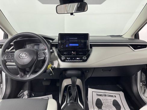 Used 2025 Toyota Corolla LE FWD image 33