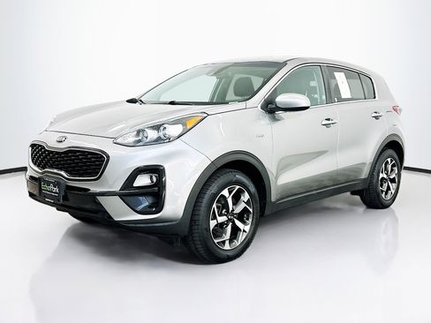 Used 2020 Kia Sportage LX image 3