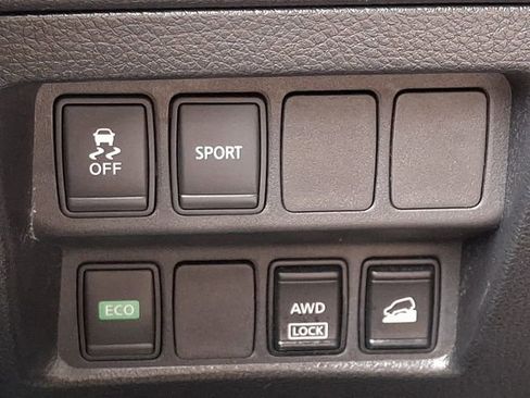 Used 2016 Nissan Rogue S AWD/4WD image 23