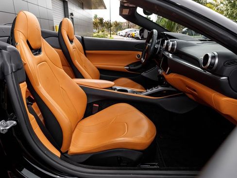 Used 2019 Ferrari Portofino RWD image 16