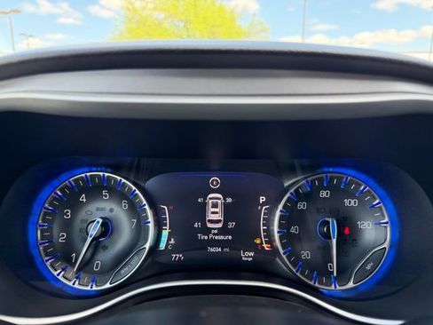 Used 2022 Chrysler Pacifica Touring-L FWD image 23