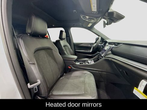 New 2025 Jeep Grand Cherokee Altitude image 14