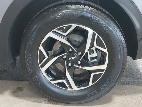 Used 2025 Kia Sportage LX image 32