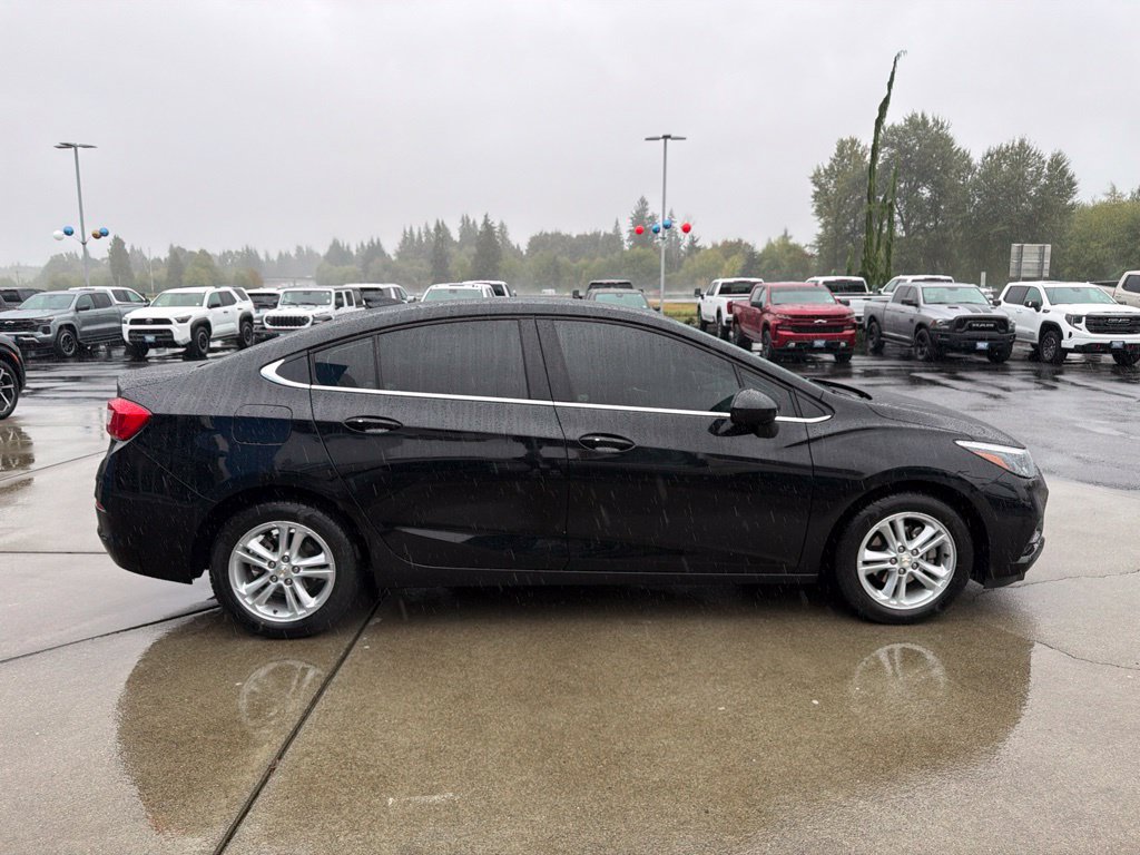 Used 2018 Chevrolet Cruze LT w/ Convenience Package FWD image 7