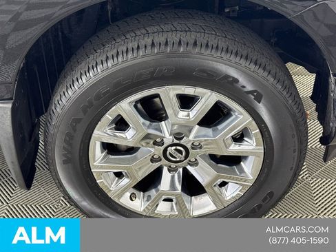 Used 2021 Nissan Titan SL w/ Moonroof Package AWD/4WD image 16