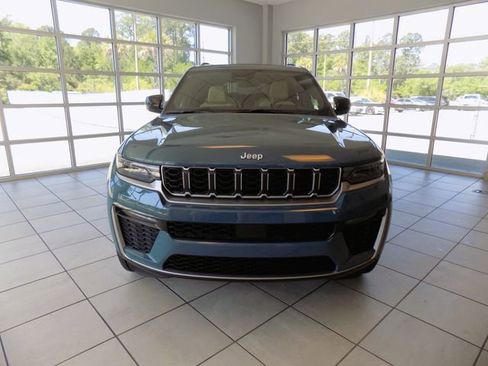 New 2026 Jeep Grand Cherokee L Limited RWD image 2