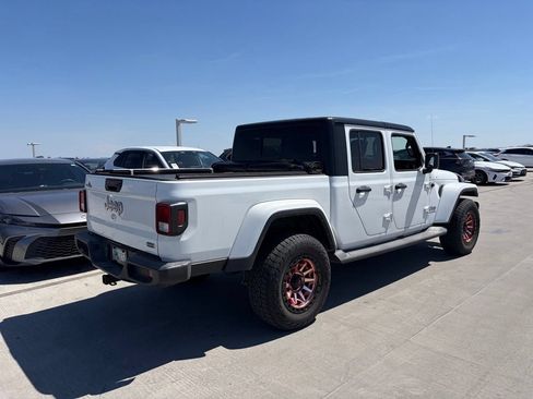 Used 2022 Jeep Gladiator Overland AWD/4WD image 2