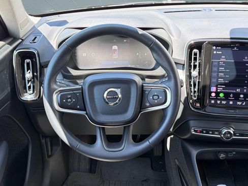 Used 2023 Volvo XC40 B5 Plus w/ Driver Assist Package AWD/4WD image 16