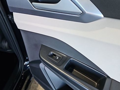 New 2026 Volkswagen Taos SE image 16