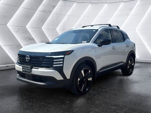 New 2026 Nissan Kicks SR image 4