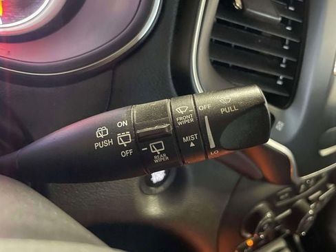 Used 2021 Jeep Cherokee Latitude Plus AWD/4WD image 24