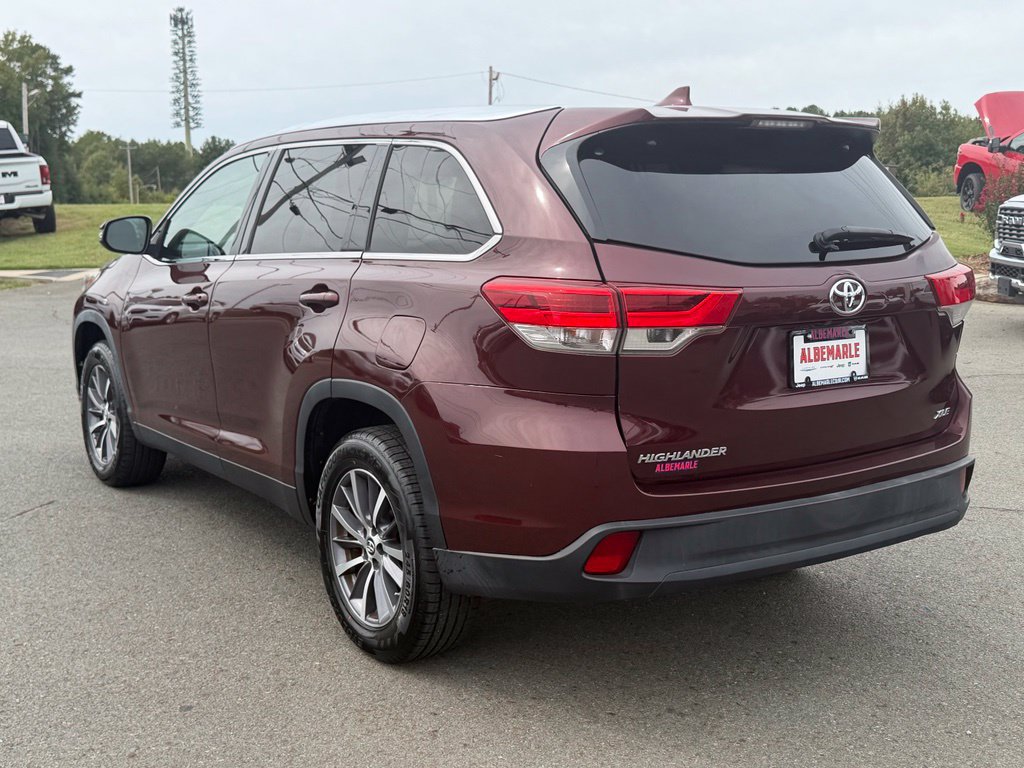 Used 2019 Toyota Highlander XLE FWD image 8