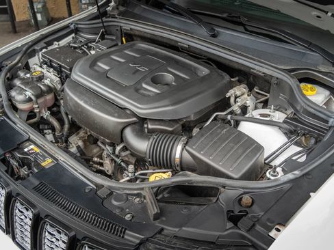 Used 2021 Jeep Grand Cherokee Laredo AWD/4WD image 12