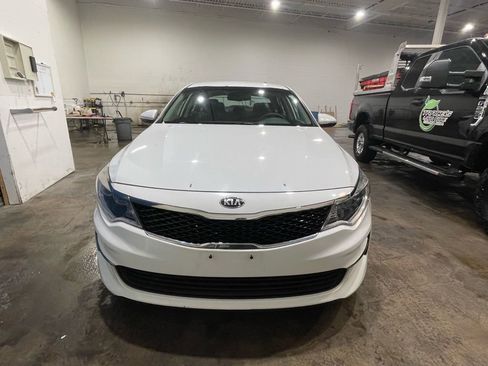 Used 2016 Kia Optima LX w/ LX Convenience Package image 3