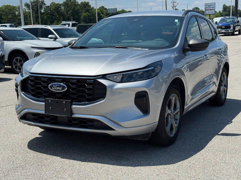 Used 2024 Ford Escape ST-Line w/ Tech Pack #1 FWD image 8