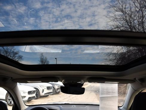 Used 2025 Volvo XC40 B5 Core image 24