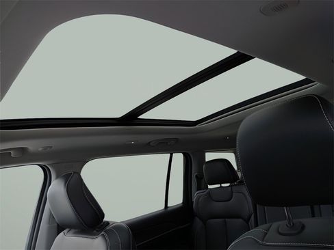 Certified 2023 Jeep Grand Cherokee L Limited w/ Trailer Tow Group (B) image 15