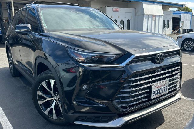Used 2025 Toyota Grand Highlander AWD Hybrid image 2