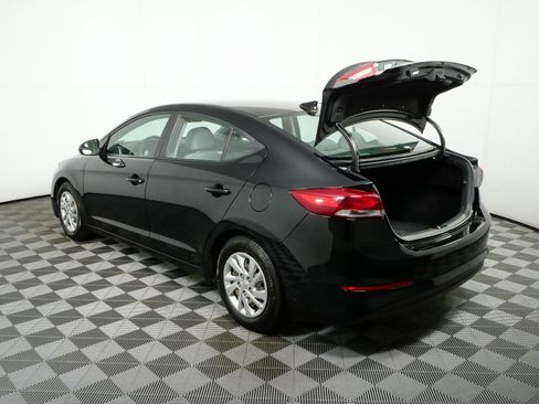 Used 2017 Hyundai Elantra SE FWD image 29