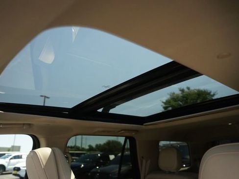 Used 2019 Lincoln Navigator Reserve AWD/4WD image 11