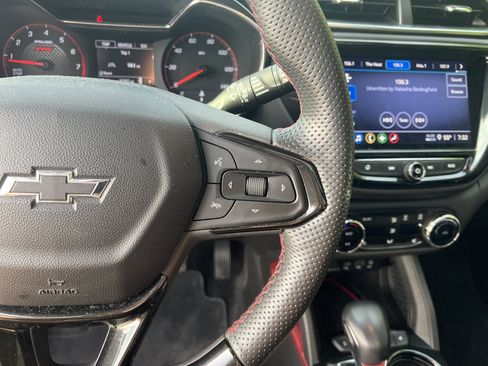 Used 2022 Chevrolet TrailBlazer RS w/ Sun and Liftgate Package FWD image 18