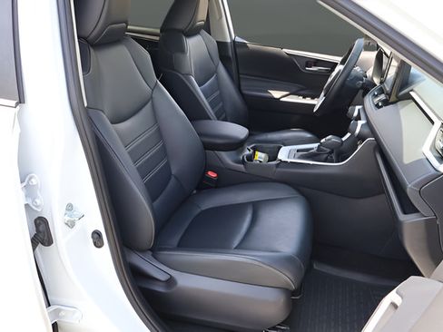 Used 2021 Toyota RAV4 XLE Premium FWD image 21