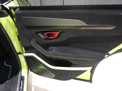 Used 2023 Lamborghini Urus Performante image 13