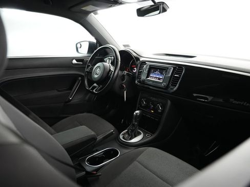 Used 2017 Volkswagen Beetle 1.8T S image 41