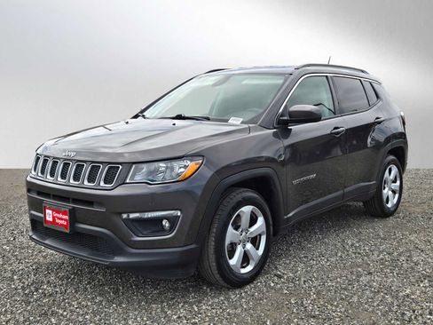 Used 2018 Jeep Compass Latitude w/ Popular Equipment Group FWD image 9