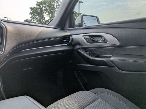 Used 2023 Chevrolet Traverse LT FWD image 17