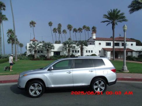 Used 2011 Toyota Highlander Limited image 3