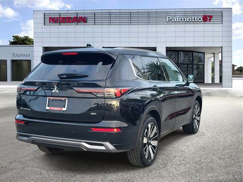 Used 2025 Mitsubishi Outlander SEL image 6