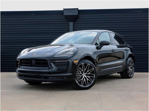 Certified 2025 Porsche Macan image 1