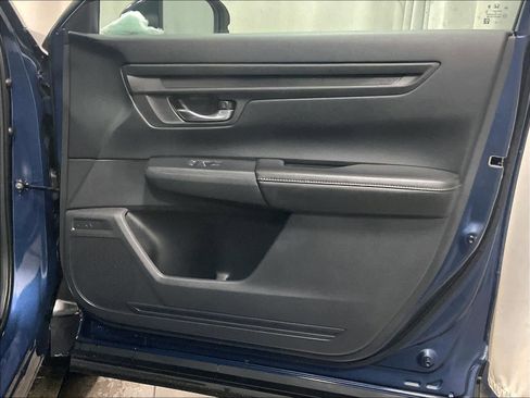 Used 2025 Honda CR-V LX image 12
