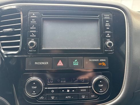 Used 2016 Mitsubishi Outlander SE AWD/4WD image 13
