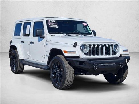 Used 2024 Jeep Wrangler Unlimited Sahara w/ Technology Group AWD/4WD image 3